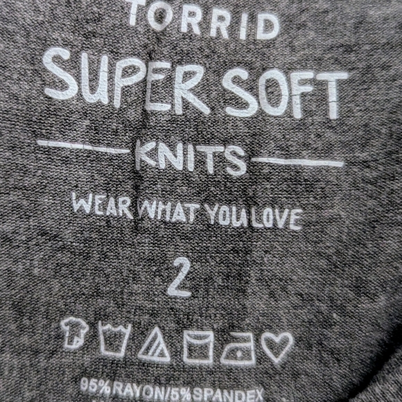 Torrid grey super soft knit frilly T-shirt size 2 - Picture 10 of 11